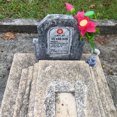 Ảnh bia mộ — liệt sĩ Võ Văn Don