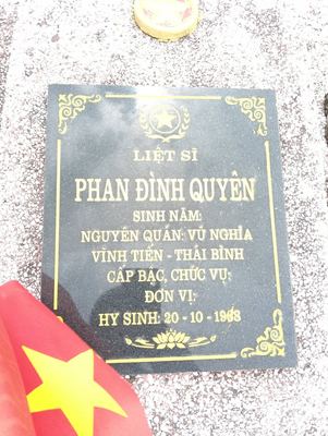 Bia mộ tại xã Hiền ninh - Xã Hiền Ninh - Huyện Quảng Ninh - Quảng Bình — liệt sĩ Phan Đình Quyên