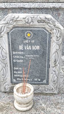 Bia mộ tại Quế Thọ - Huyện Núi Thành - Quảng Nam · ảnh: Be You — liệt sĩ BẾ VĂN NOM