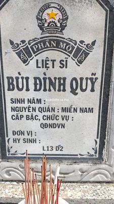 Ảnh bia mộ của liệt sĩ Bùi Đình Quỹ