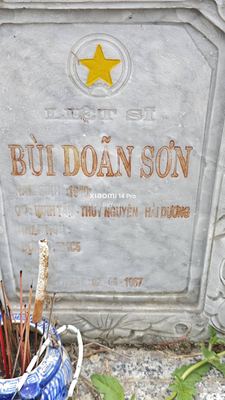 Ảnh bia mộ của liệt sĩ Bùi Đoàn Sơn