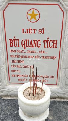 Ảnh bia mộ của liệt sĩ Bùi Quang Tích