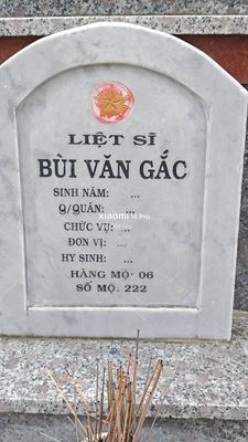 Ảnh bia mộ của liệt sĩ Bùi Văn Gắc