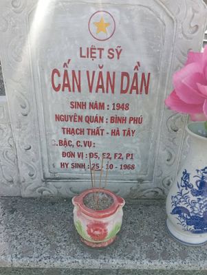 Ảnh bia mộ của liệt sĩ CẤN VĂN DẦN