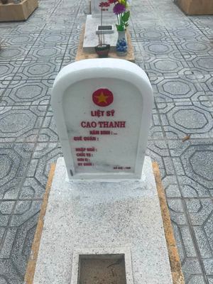 Bia mộ tại Nghĩa trang liệt sĩ Huyện Cam Lộ - tỉnh Quảng Trị · ảnh: Nguyen Hoa — liệt sĩ CAO THANH