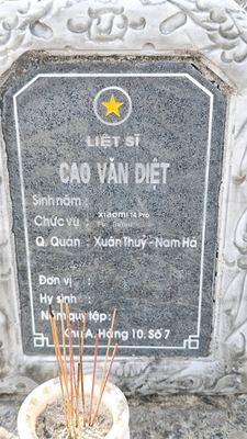 Ảnh bia mộ của liệt sĩ Cao Văn Diệt