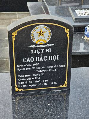 Ảnh bia mộ của liệt sĩ Cao Văn Hợi