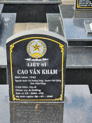 Ảnh bia mộ của liệt sĩ Cao Văn Kham