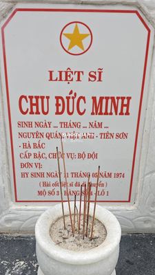 Ảnh bia mộ của liệt sĩ Chu Đức Minh