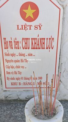 Ảnh bia mộ của liệt sĩ Chu Khánh Lực