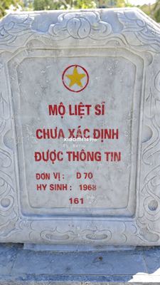 Bia mộ tại Nghĩa trang liệt sĩ Thành phố Tam Kỳ - tỉnh Quảng Nam · ảnh: Be You — liệt sĩ CHƯA XÁC ĐỊNH ĐƯỢC THÔNG TIN