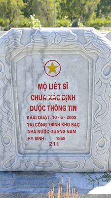 Bia mộ tại Nghĩa trang liệt sĩ Thành phố Tam Kỳ - tỉnh Quảng Nam · ảnh: Be You — liệt sĩ CHƯA XÁC ĐỊNH ĐƯỢC THÔNG TIN