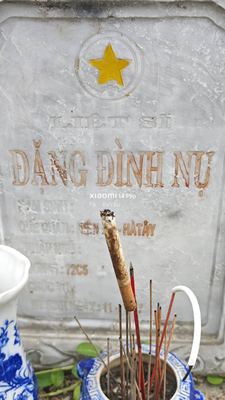 Bia mộ tại Nghĩa trang xã Bình Định - Huyện Thăng Bình - Quảng Nam · ảnh: Be You — liệt sĩ ĐẶNG ĐÌNH NỤ