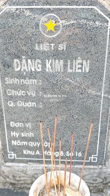 Ảnh bia mộ của liệt sĩ Đặng Ktm Liên