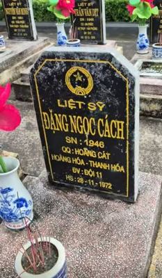 Bia mộ tại Chư Prông - Huyện Chư Prông - Gia Lai · ảnh: FB Đinh Tuấn — liệt sĩ ĐẶNG NGỌC CÁCH