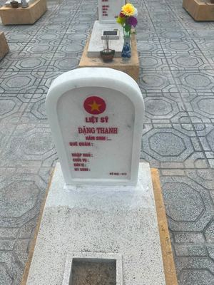 Bia mộ tại Nghĩa trang liệt sĩ Huyện Cam Lộ - tỉnh Quảng Trị · ảnh: Nguyen Hoa — liệt sĩ ĐẶNG THANH