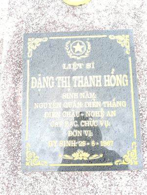 Ảnh bia mộ của liệt sĩ Đặng Thị Thanh Hồng