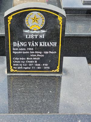 Ảnh bia mộ của liệt sĩ Đặng Văn Khanh
