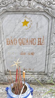 Bia mộ tại Nghĩa trang xã Bình Định - Huyện Thăng Bình - Quảng Nam · ảnh: Be You — liệt sĩ ĐÀO QUANG HÀ