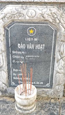 Ảnh bia mộ của liệt sĩ Đào Văn Hoạt