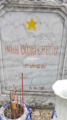 Ảnh bia mộ của liệt sĩ Đinh Công Chúng