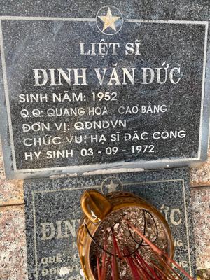 Ảnh bia mộ của liệt sĩ Đinh Minh Đức
