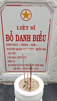 Ảnh bia mộ của liệt sĩ Đỗ Danh Điều
