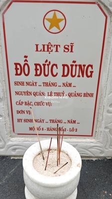 Ảnh bia mộ của liệt sĩ Đỗ Đức Dũng
