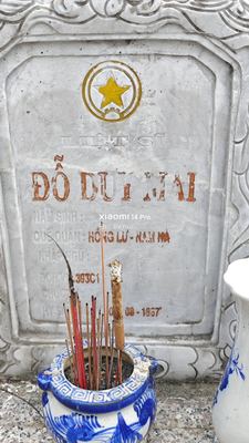 Ảnh bia mộ của liệt sĩ Đỗ Duy Mai