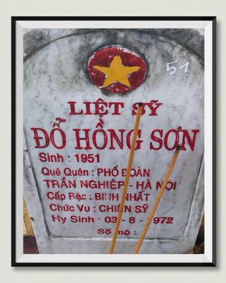 Ảnh bia mộ của liệt sĩ Đỗ Hồng Sơn