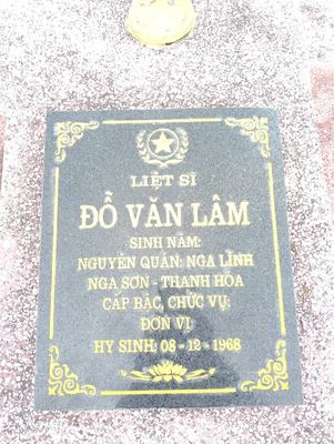 Bia mộ tại xã Hiền ninh - Xã Hiền Ninh - Huyện Quảng Ninh - Quảng Bình · ảnh: FB Nguyễn Hoàng Dương — liệt sĩ Đỗ Văn Lảm