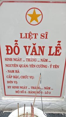 Ảnh bia mộ của liệt sĩ Đỗ Văn Lể