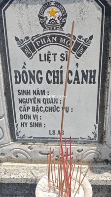 Ảnh bia mộ của liệt sĩ Đồng chí Cảnh