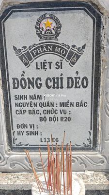 Ảnh bia mộ của liệt sĩ Đồng chí Dẻo