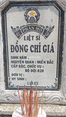 Ảnh bia mộ của liệt sĩ Đồng chí Giá