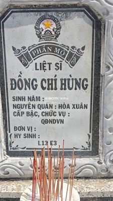 Ảnh bia mộ của liệt sĩ Đồng chí Hùng