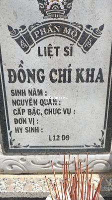 Ảnh bia mộ của liệt sĩ Đồng chí Kha
