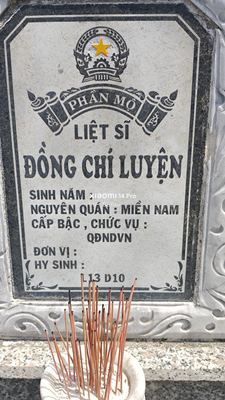 Ảnh bia mộ của liệt sĩ Đồng chí Luyến