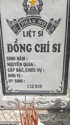 Ảnh bia mộ của liệt sĩ ĐỒNG CHÍ SI