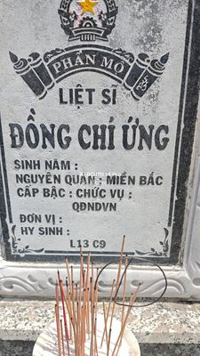 Ảnh bia mộ của liệt sĩ Đồng chí ứng