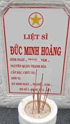Ảnh bia mộ của liệt sĩ Đức Minh Hoàng