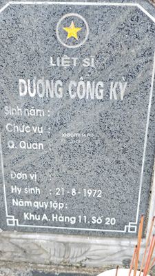 Ảnh bia mộ của liệt sĩ Dương Công Kỳ