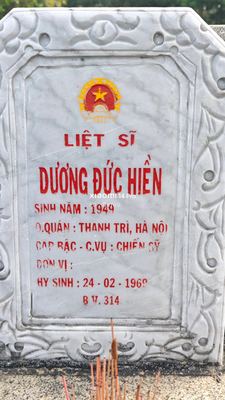 Ảnh bia mộ của liệt sĩ Dương Đức Hiền