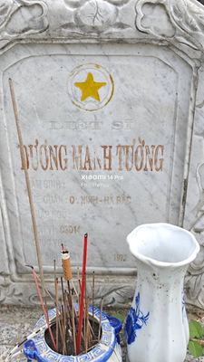 Bia mộ tại Nghĩa trang xã Bình Định - Huyện Thăng Bình - Quảng Nam · ảnh: Be You — liệt sĩ DƯƠNG MẠNH TƯỜNG
