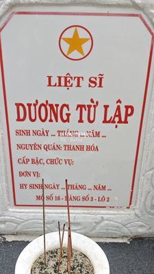 Ảnh bia mộ của liệt sĩ Dương Tư Lập