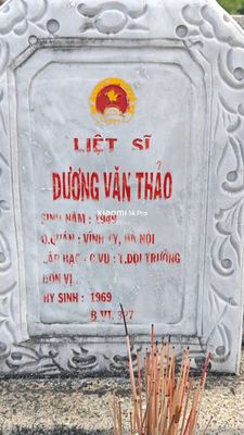 Ảnh bia mộ của liệt sĩ Dương Văn Thảo