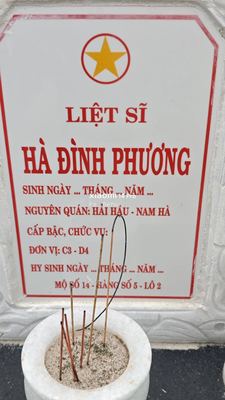 Ảnh bia mộ của liệt sĩ Hà Đình Phương