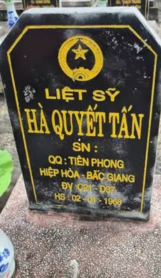 Bia mộ tại Chư Prông - Huyện Chư Prông - Gia Lai · ảnh: FB Đinh Tuấn — liệt sĩ Hà Quyết Tấn