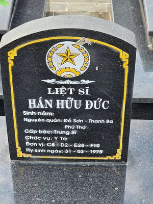 Ảnh bia mộ của liệt sĩ Hán Hữu Đức