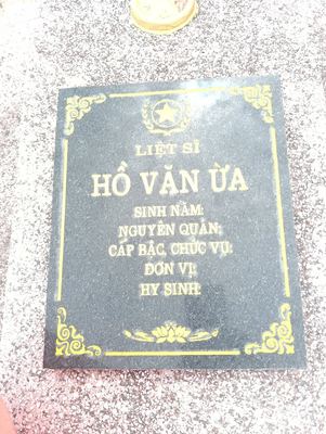 Bia mộ tại xã Hiền ninh - Xã Hiền Ninh - Huyện Quảng Ninh - Quảng Bình · ảnh: FB Nguyễn Hoàng Dương — liệt sĩ Hồ Vă ừa